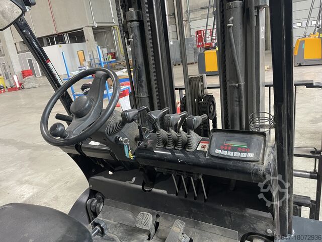 Forklift 5t lithium-ion truck EP Elektro CPD50F8