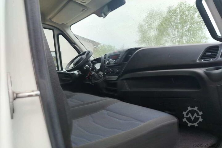 Three-way tipper van Iveco DAILY 35C14 2.3 RIBALTABILE TRILATERALE