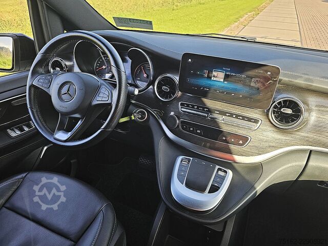 Passenger transportation MERCEDES-BENZ EQV 300 L2 7-Persoons 365km WLTP Navi 360Camera...
