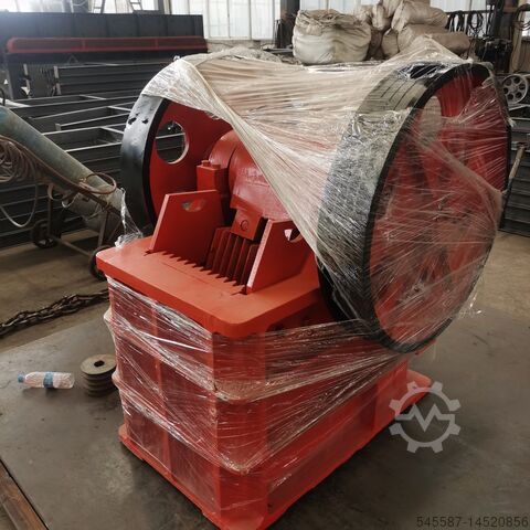 Crushing equipment Mingyuan Small mobile jaw crusher Mobile Diesel jaw crusher 250x400