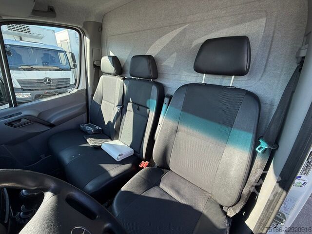 Transporter mit Koffer MERCEDES-BENZ SPRINTER 519 CDI Kühlkoffer 3,5 m LBW*THERMO