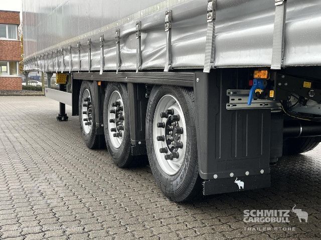 Open semitrailer with tarp Schmitz Cargobull Curtainsider Mega Getränke