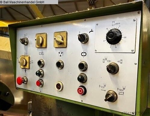 Innen- und Planschleifmaschine VOUMARD 5A