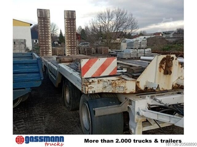 Low loader trailer AT 400, Verbr. auf 3m, Radmulden, hydr. Rampen