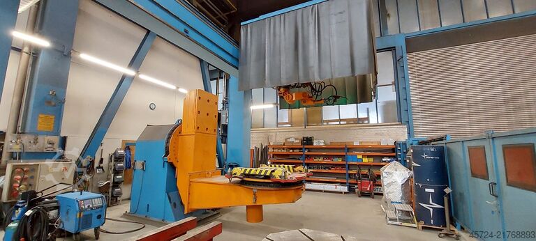 Industrial robot welding Cloos Romat 320