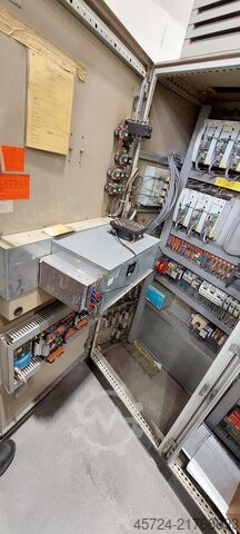 Industrial robot welding Cloos Romat 320