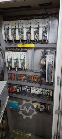 Industrial robot welding Cloos Romat 320