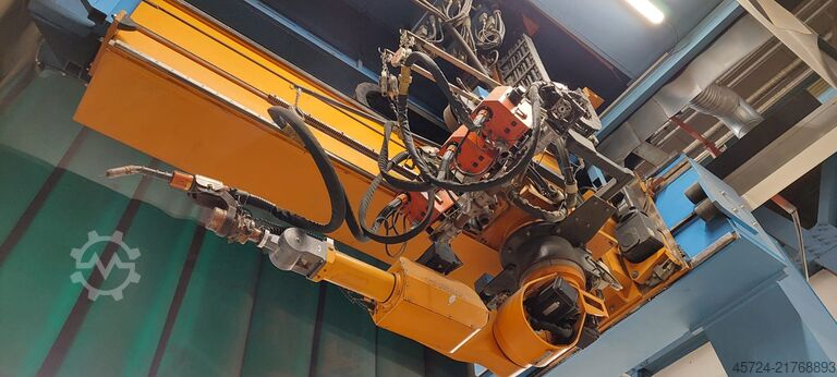 Industrial robot welding Cloos Romat 320