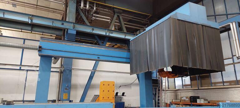 Industrial robot welding Cloos Romat 320