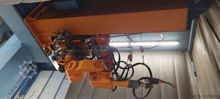 Industrial robot welding Cloos Romat 320