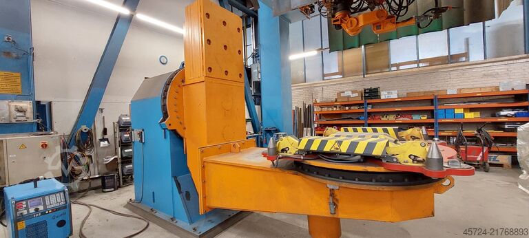 Industrial robot welding Cloos Romat 320