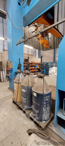 Industrial robot welding Cloos Romat 320