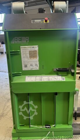  Owrak Kompakte und flexible Ballenpresse