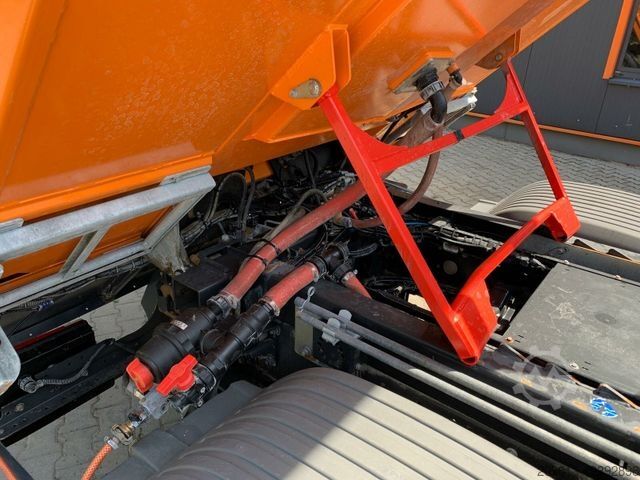 Road sweeper MERCEDES-BENZ Atego Kehrmaschine BUCHER CITYFANT 5000