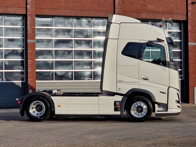 Volvo FH 16.700 Globetrotter 4x2 - NEW - Retarder - I-ParkCool - Alloy wheels - Mirror cameras - Volvo FH 16.700 Globetrotter 4x2 - NEW - Retarder - I...