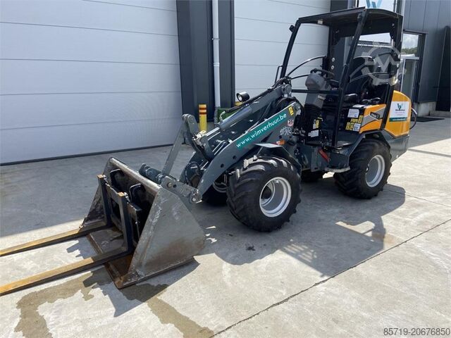 Loader GiANT G2700 Xtra HD (6436)