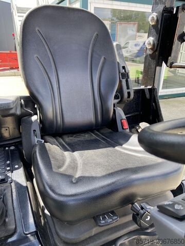 Loader GiANT G2700 Xtra HD (6436)