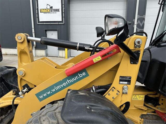 Loader CAT 906M (8758)