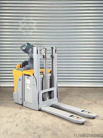 High lift truck driver Jungheinrich ERD 220 - Service Neu - Initial Hub - 2010mm Hub
