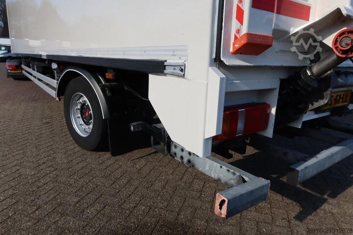 Box body Heiwo TGM 15.290 Trekker + Heiwo city trailer geïsole...