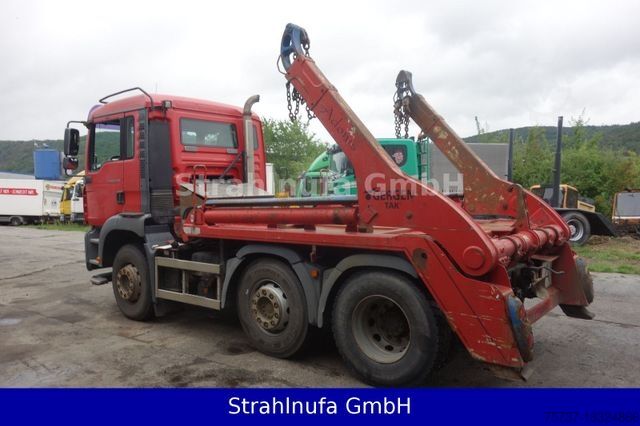 Skip truck MAN TGA 26.390 6x2/4