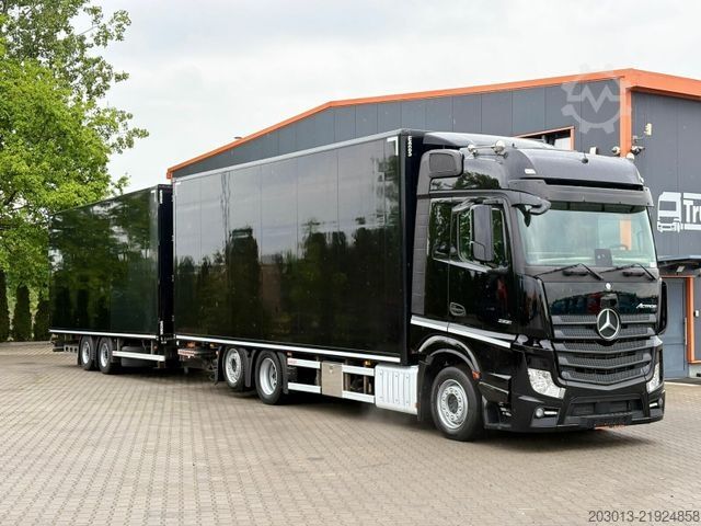 Box truck MERCEDES-BENZ Actros 2551 6x2 Koffer mit Laderampe