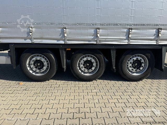 Auflieger mit Pritsche & Plane Schmitz Cargobull Curtainsider Mega