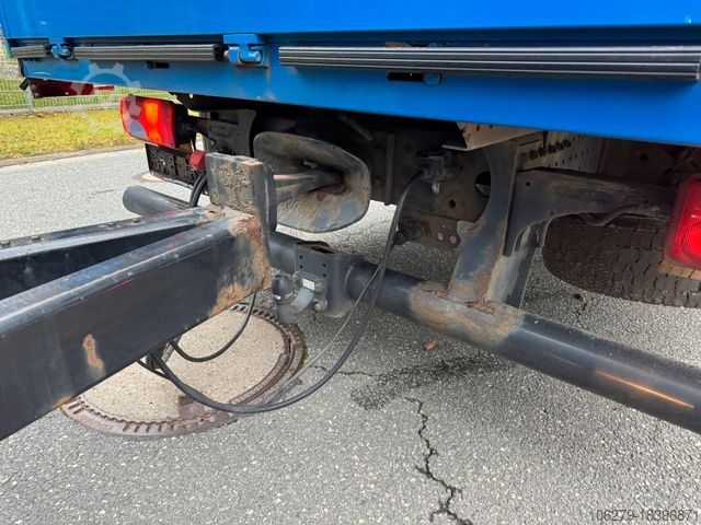 Curtain sider van MAN TGL 8.240 /4x2 BL Pritsche Schiebepl.