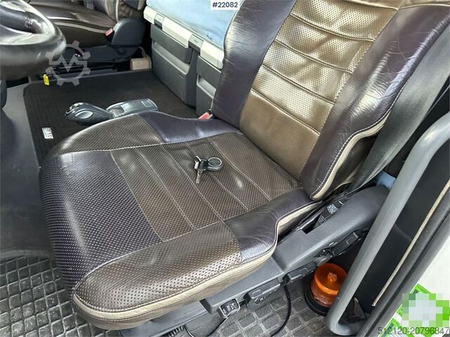 Koffer Volvo FH16 700 Tandem Box Truck with Lift and Onspot