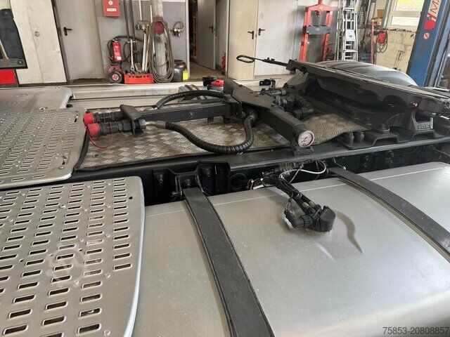 Sattelzugmaschine DAF XF480FT mit Kipphydraulikanlage