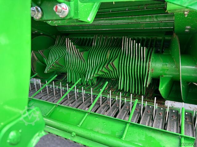 John Deere C441R mit Folienbindung John Deere C441R mit Folienbindung