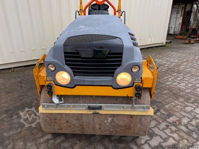 Walzenzug HAMM HD12VV / 2012 BJ / 1.369 H / 2.695 KG