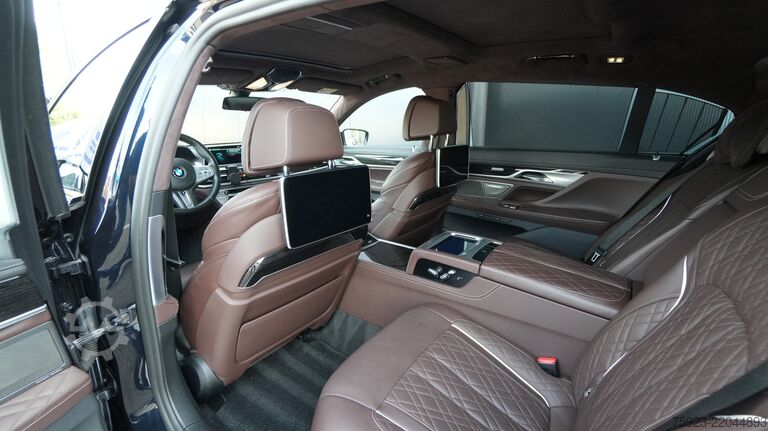 Passenger transportation BMW 745Le xDrive Hybrid 6-cyl