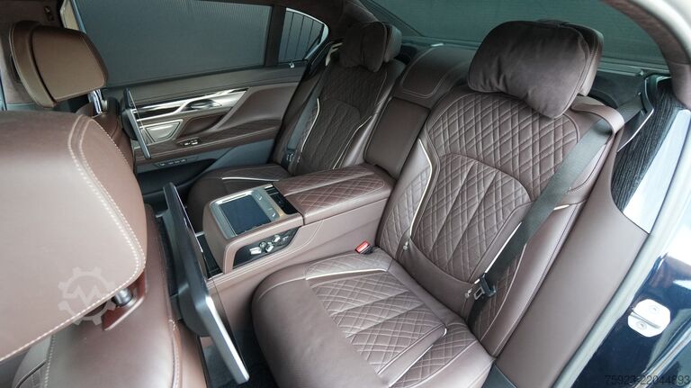Passenger transportation BMW 745Le xDrive Hybrid 6-cyl