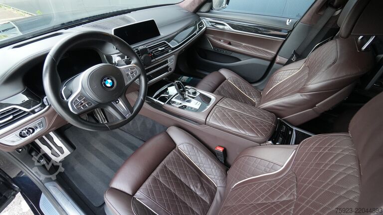Passenger transportation BMW 745Le xDrive Hybrid 6-cyl