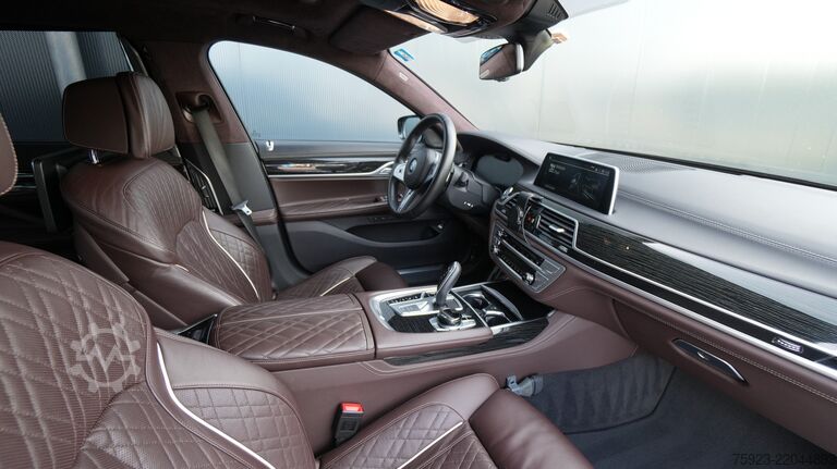 Passenger transportation BMW 745Le xDrive Hybrid 6-cyl