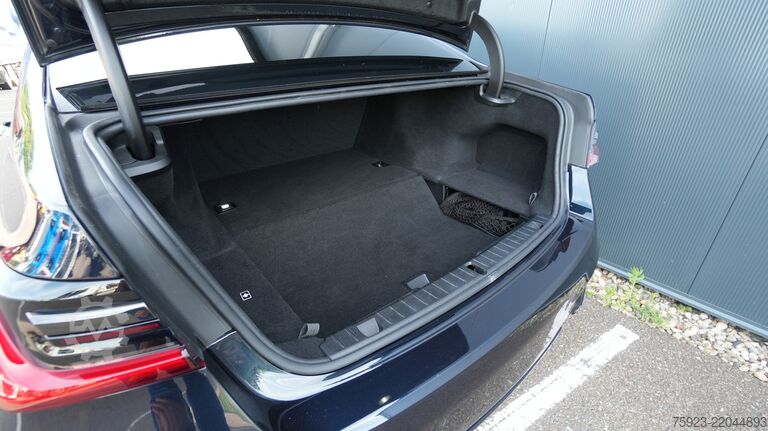 Passenger transportation BMW 745Le xDrive Hybrid 6-cyl