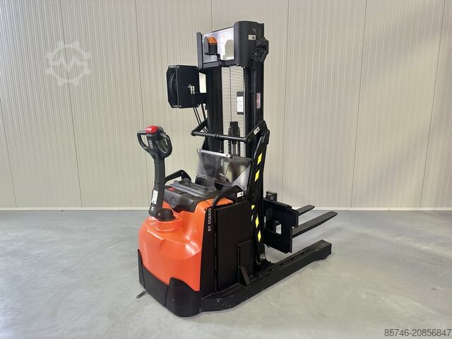 SWE 120 XR * DEMO !! REACH-MAST + Neigbare Gabeln + Seitenschieber !! TOYOTA SWE 120 XR * DEMO !! REACH - MAST + Tilting Forks + S.S. !!