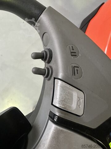 SWE 120 XR * DEMO !! REACH-MAST + Neigbare Gabeln + Seitenschieber !! TOYOTA SWE 120 XR * DEMO !! REACH - MAST + Tilting Forks + S.S. !!