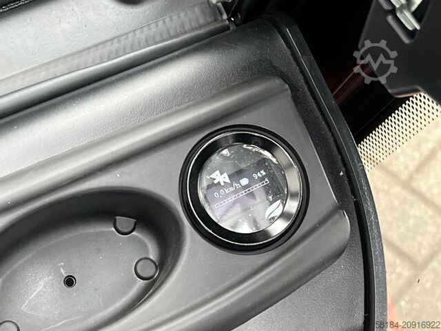 Electric 4-wheel forklift EP EFL201