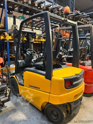 Electric 4-wheel forklift Jungheinrich EFG 425