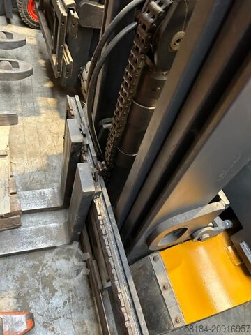 Electric 4-wheel forklift Jungheinrich EFG 425