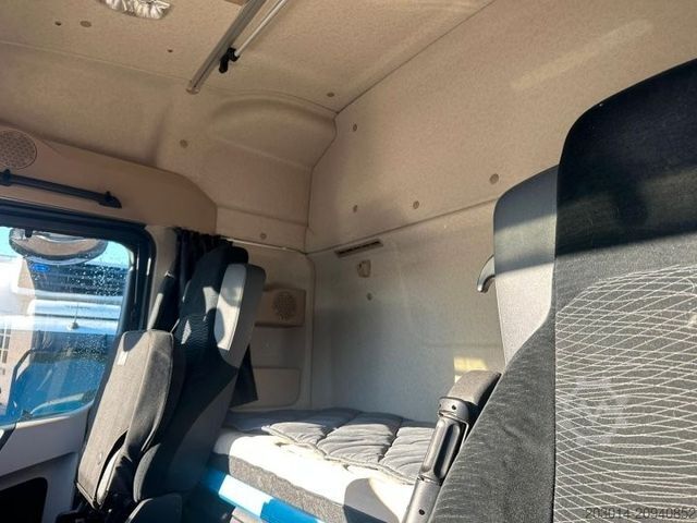 Tipper truck MERCEDES-BENZ Actros 2551 Dreiseiten Getreidekipper 6x2