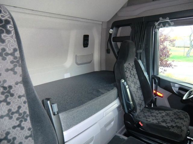 Standard tractor unit SCANIA R450  Retarder