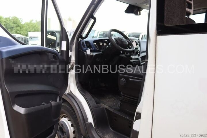 Minibus Iveco Mobi / 8.6m / Euro 6 / 33pl. / Automatic