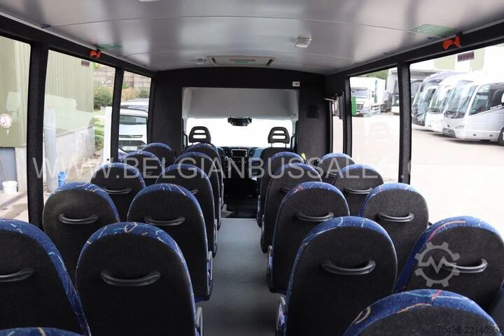 Minibus Iveco Mobi / 8.6m / Euro 6 / 33pl. / Automatic