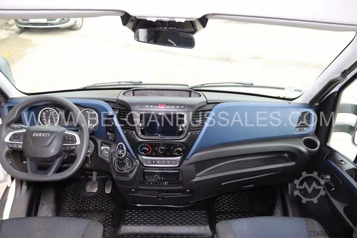 Minibus Iveco Mobi / 8.6m / Euro 6 / 33pl. / Automatic