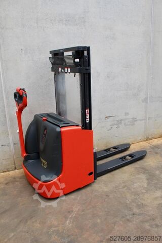 Stacker Linde L 12 I