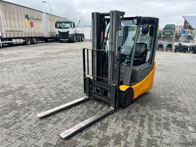 Front loader forklift JUNGHEINRICH EFG 215 / Triplex 4.25m / 1.851h / Batterie 2023