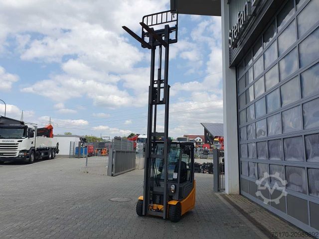 Front loader forklift JUNGHEINRICH EFG 215 / Triplex: 4.25m! / SS / nur 1.368h!